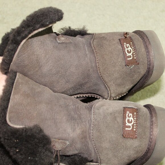 UGG Australia Bailey Button Brown Sheepskin Women’s Boots Size 7 S/N 5803 - Picture 5 of 6